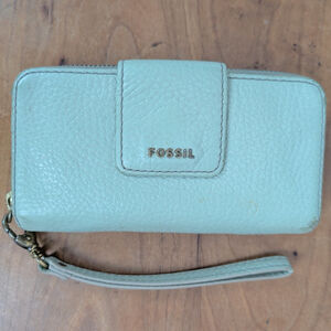 Fossil Madison Zip Wrislet Leather Wallet